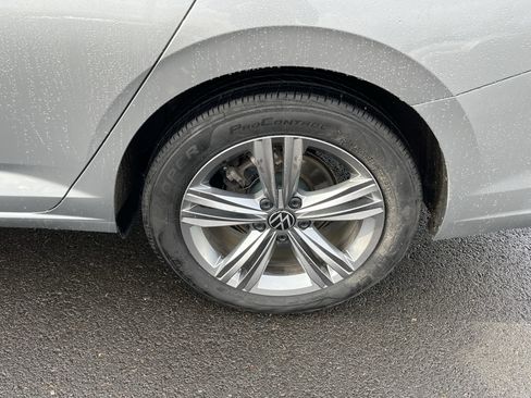 Used 2024 Volkswagen Jetta SE image 25