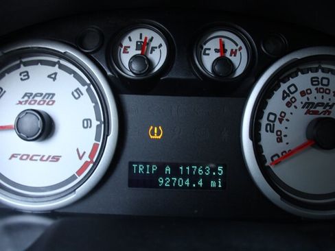 Used 2010 Ford Focus SE FWD image 7