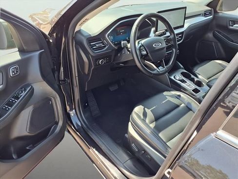 Used 2023 Ford Escape Platinum image 10
