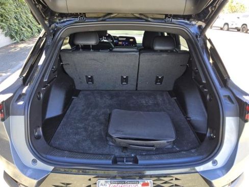 Used 2024 Chevrolet Equinox EV RS FWD image 2