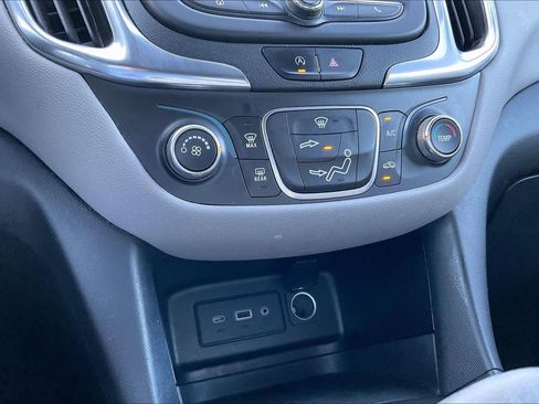 Used 2022 Chevrolet Equinox LS w/ LS Convenience Package FWD image 29