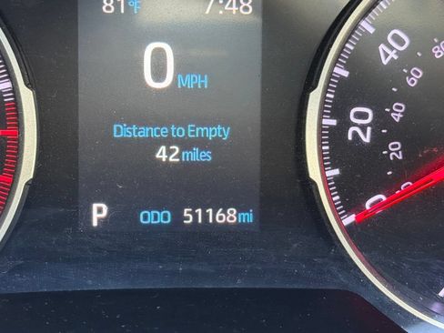 Used 2021 Toyota RAV4 XLE w/ Convenience Package FWD image 10