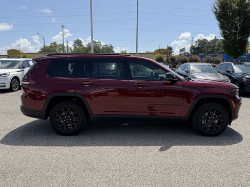 Used 2024 Jeep Grand Cherokee L Laredo AWD/4WD image 11