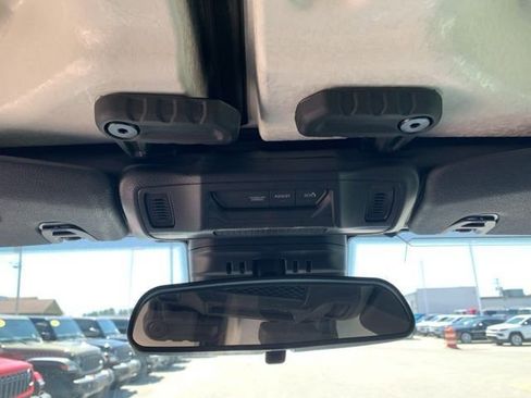 New 2025 Jeep Gladiator Mojave w/ Convenience Group image 18