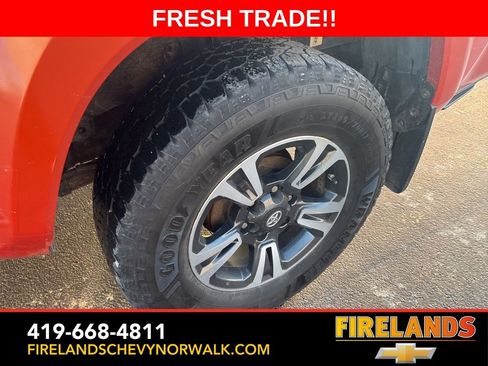 Used 2018 Toyota Tacoma TRD Sport image 9