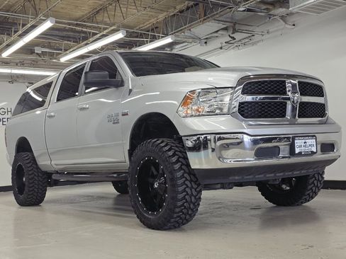 Used 2019 RAM 1500 Classic SLT AWD/4WD image 5