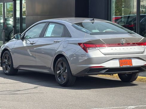 Used 2023 Hyundai Elantra SEL FWD image 8
