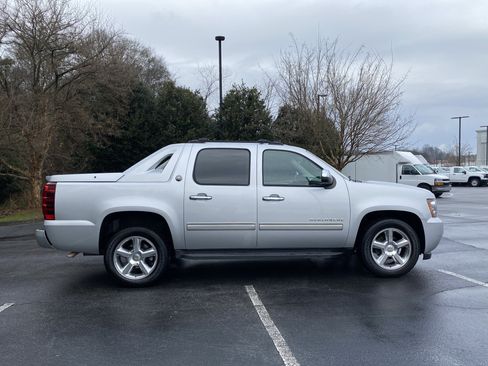 Used 2013 Chevrolet Avalanche LT w/ All-Star Edition image 10