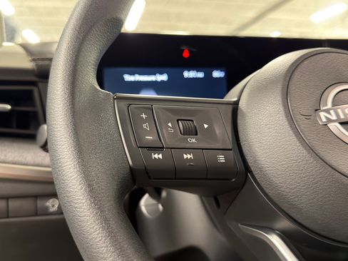 Used 2025 Nissan Kicks SV FWD image 13
