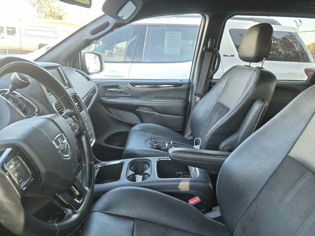 Used 2020 Dodge Grand Caravan SXT w/ Driver Convenience Group FWD image 5