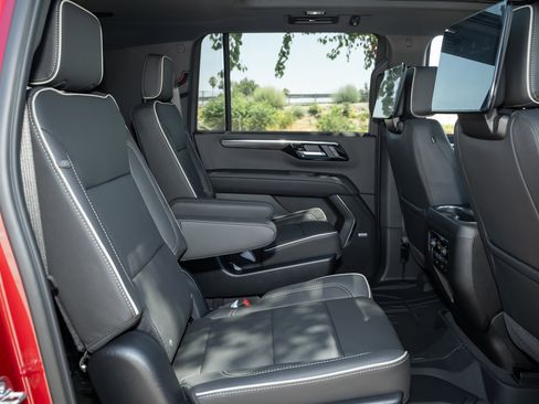 New 2025 Chevrolet Suburban Premier image 44