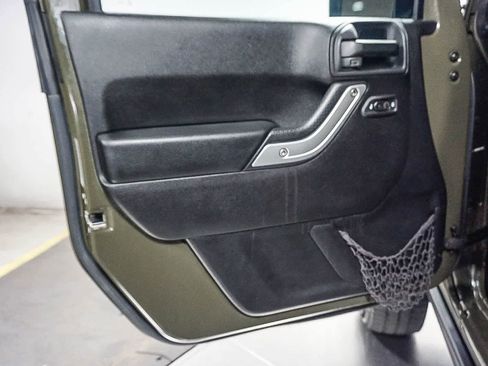 Used 2016 Jeep Wrangler Unlimited Rubicon w/ Connectivity Group image 24