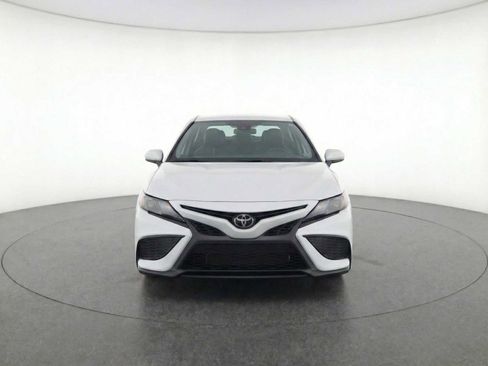 Used 2024 Toyota Camry SE image 2