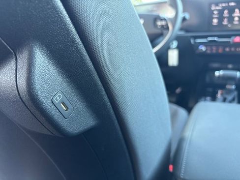 Certified 2024 Kia Niro LX image 30