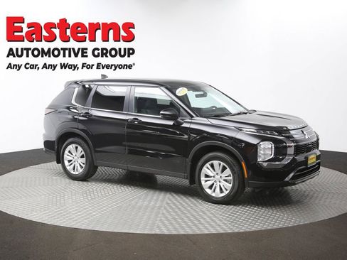 Used 2025 Mitsubishi Outlander ES image 48