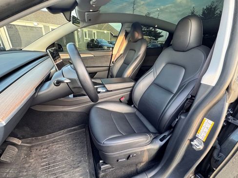 Used 2023 Tesla Model Y Long Range image 18