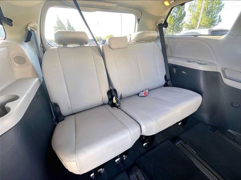Used 2016 Toyota Sienna Limited FWD image 29