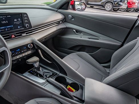 Used 2023 Hyundai Elantra SEL FWD image 15