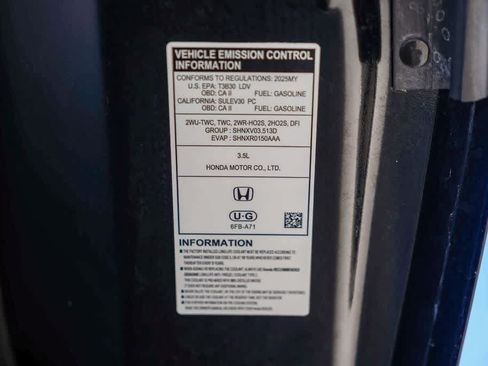 Used 2025 Honda Pilot Sport image 27