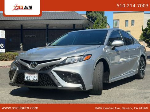 Used 2020 Toyota Camry SE FWD image 3