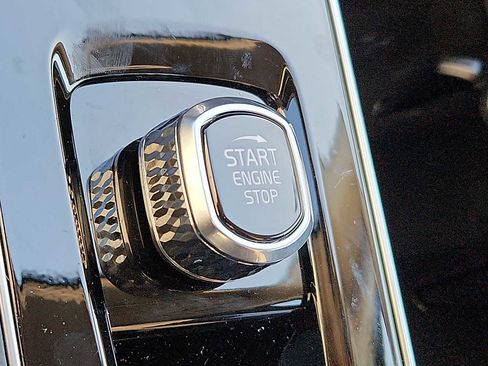 Used 2026 Volvo XC90 B6 Ultra w/ Protection Package image 23