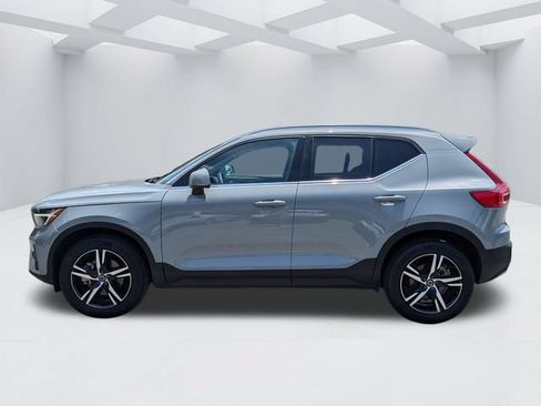 Certified 2025 Volvo XC40 B5 Core AWD/4WD image 9