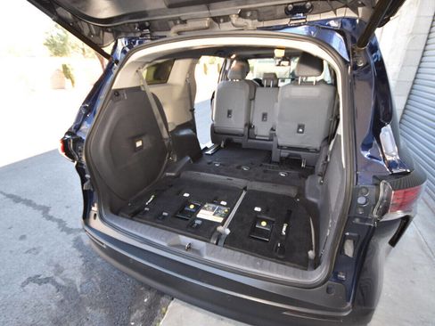 Used 2021 Toyota Sienna XLE FWD image 36