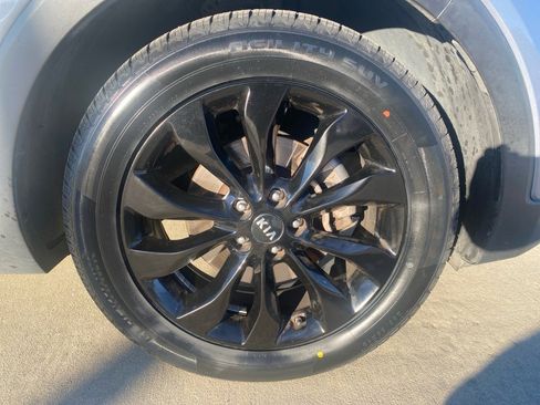 Used 2020 Kia Sorento EX image 29