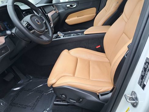 Used 2023 Volvo XC60 B5 Ultimate w/ Protection Package Premier FWD image 24