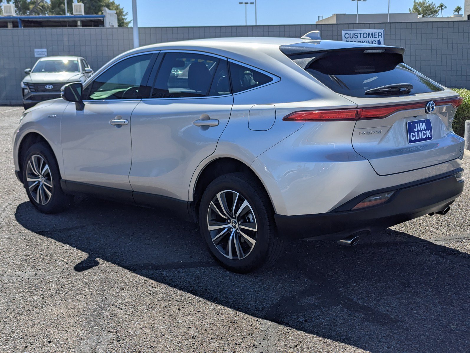 Used 2021 Toyota Venza LE w/ Carpet Mat Package (TMS) AWD/4WD image 4