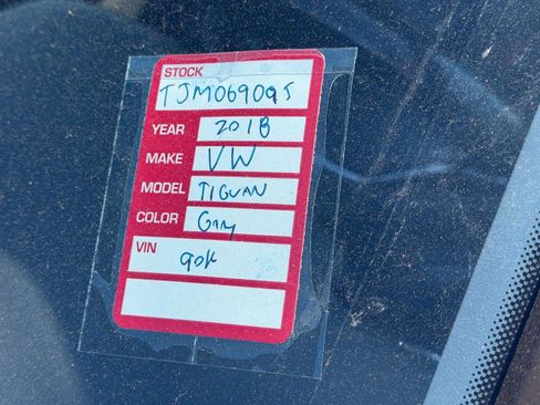 Used 2018 Volkswagen Tiguan SE image 8