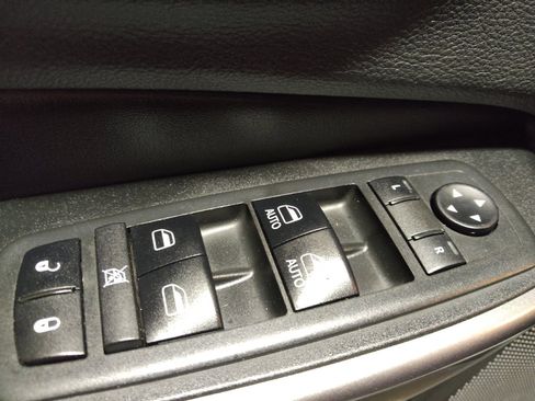 Used 2019 Jeep Cherokee Latitude Plus image 27