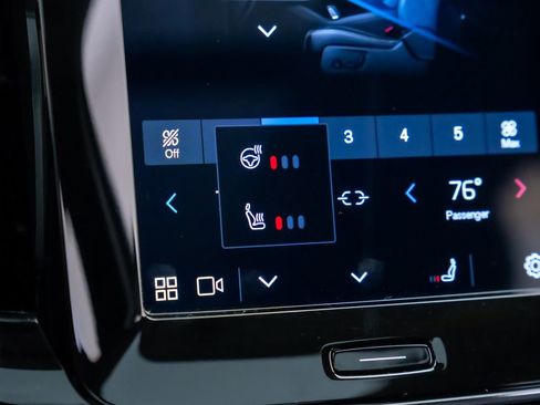 Used 2025 Volvo XC40 B5 Core image 27