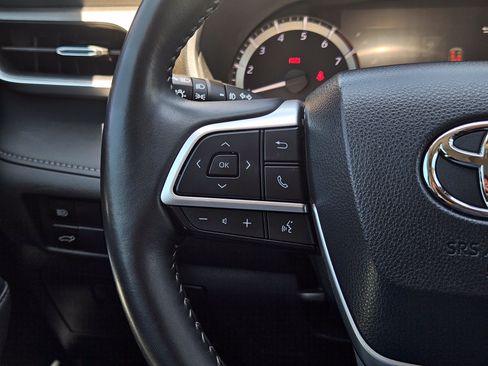 Used 2023 Toyota Highlander XLE FWD image 15
