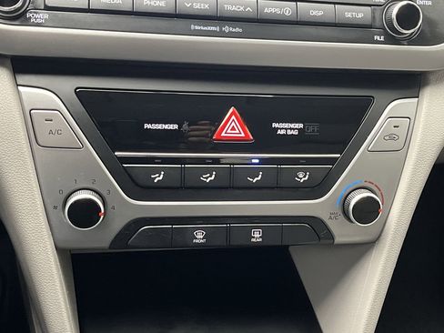 Used 2017 Hyundai Elantra SE image 16