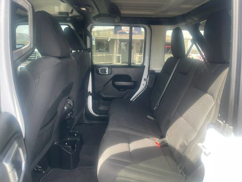 Used 2018 Jeep Wrangler Unlimited Sport S AWD/4WD image 19