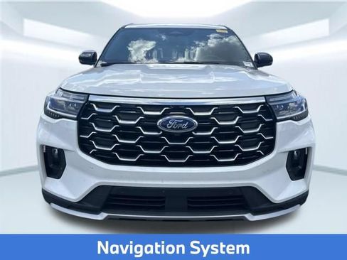 Used 2025 Ford Explorer Platinum RWD image 2