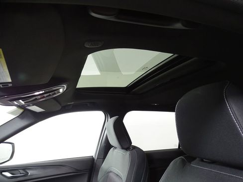 New 2025 Jeep Grand Cherokee L Laredo image 10