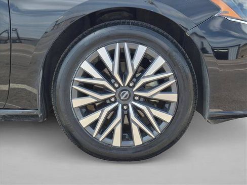 Used 2024 Nissan Altima 2.5 SV FWD image 21