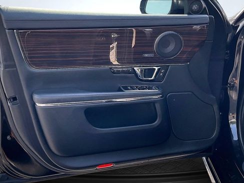 Used 2018 Jaguar XJ R-Sport RWD image 20