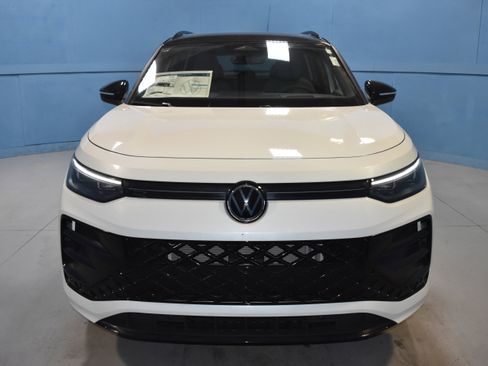 New 2026 Volkswagen Tiguan SE R-Line image 19