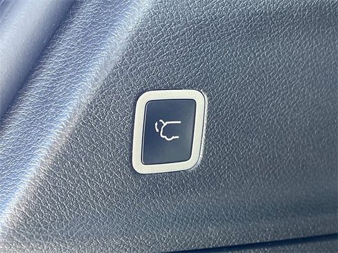 Used 2022 Chrysler Pacifica Touring-L w/ S Appearance Package image 11