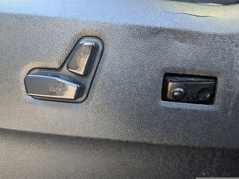 Used 2015 Chrysler Town & Country Touring-L w/ Driver Convenience Group image 24