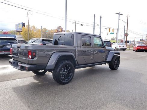 Used 2024 Jeep Gladiator Sport image 6