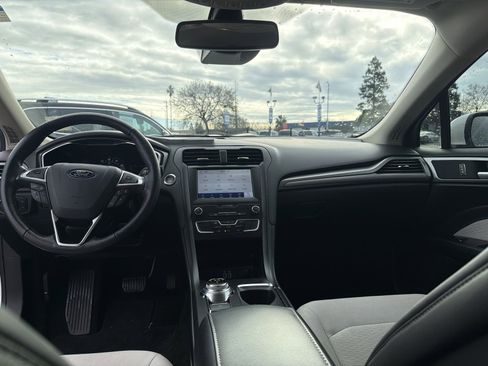 Used 2019 Ford Fusion SE w/ Equipment Group 151A image 11