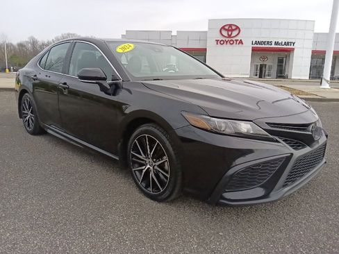 Used 2024 Toyota Camry SE image 1