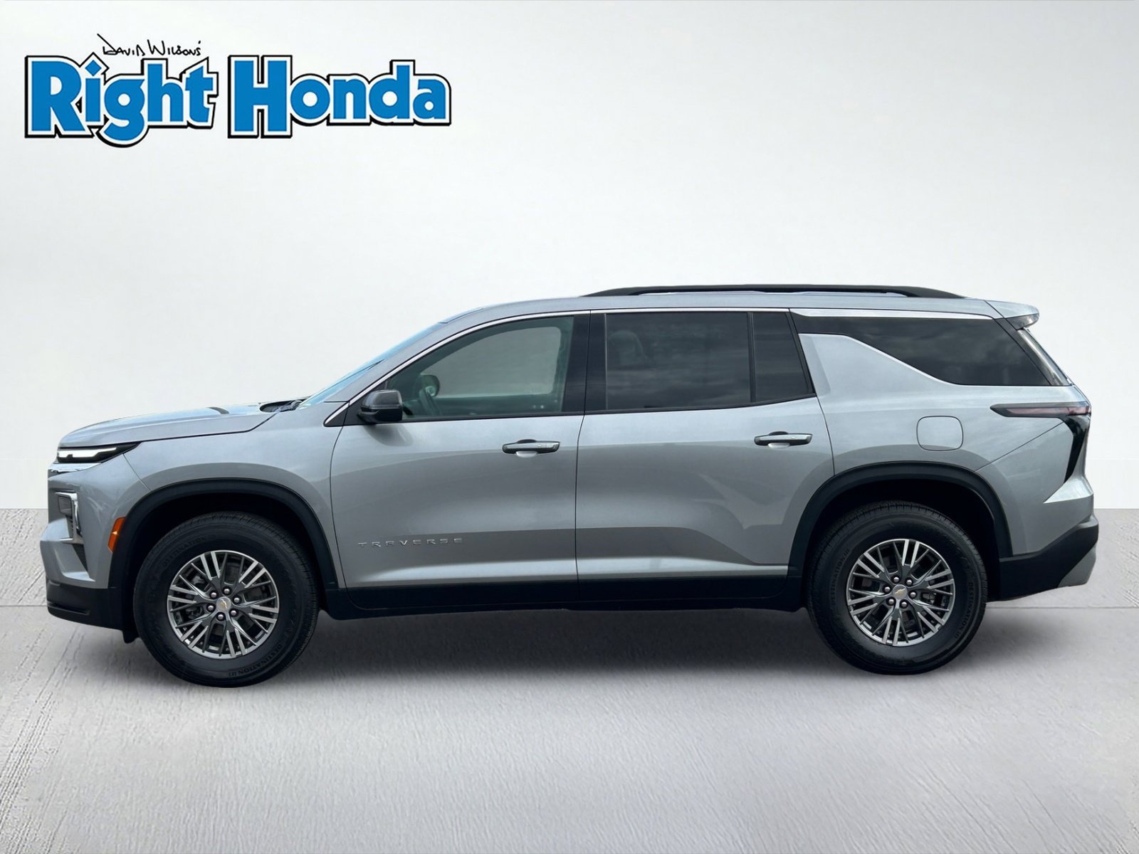 Used 2025 Chevrolet Traverse LT AWD/4WD image 3