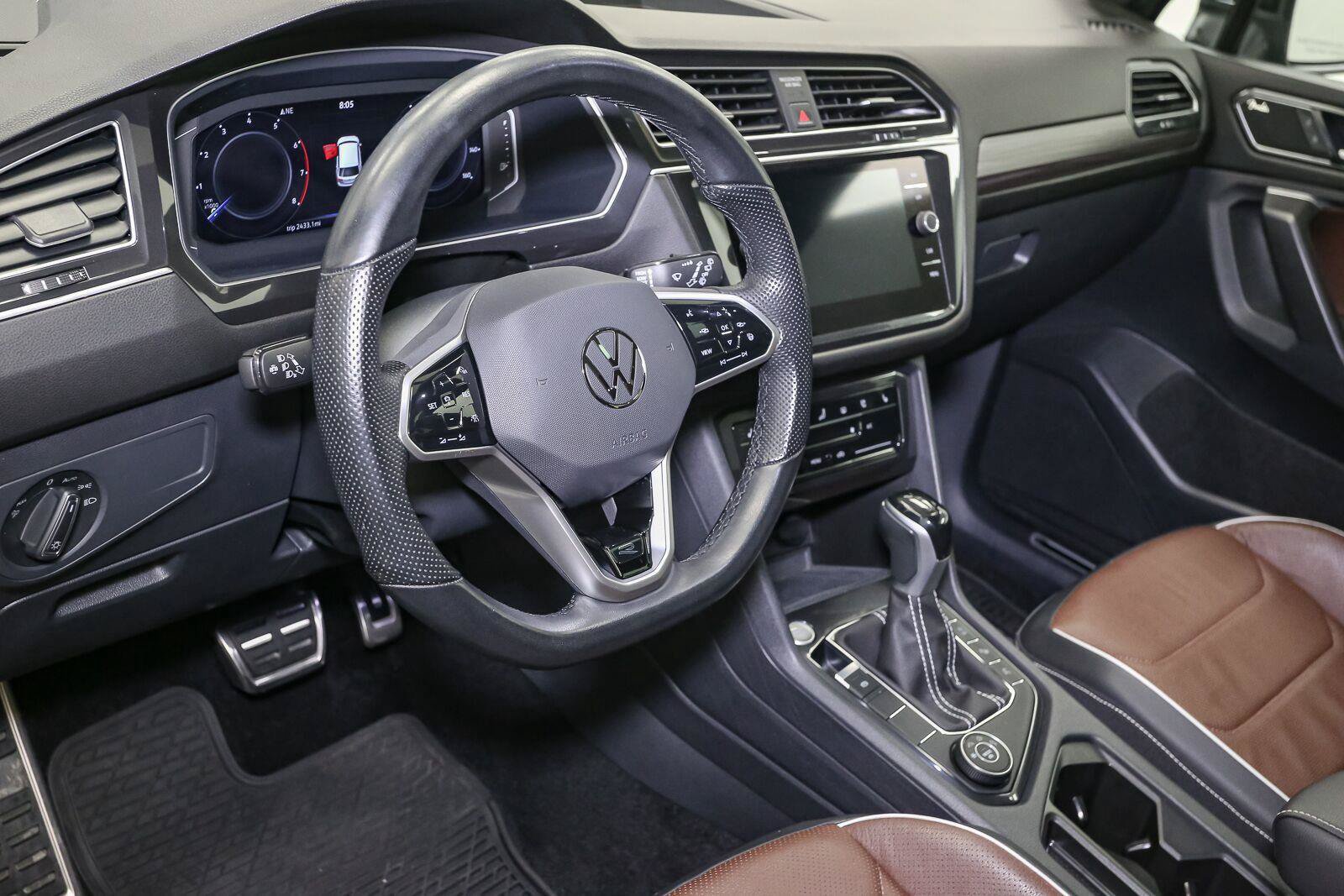 Used 2023 Volkswagen Tiguan SEL R-Line AWD/4WD image 27
