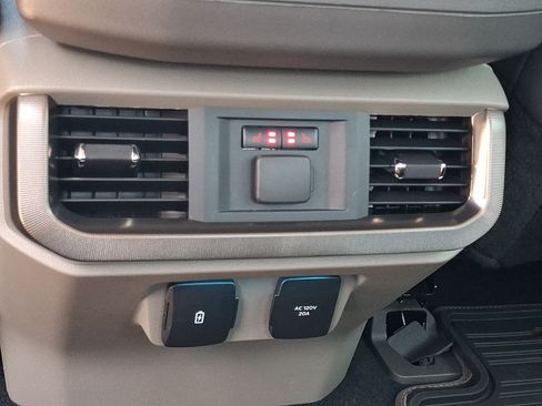 Used 2025 Ford F150 Platinum w/ Equipment Group 703A Plus AWD/4WD image 13