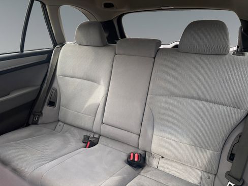 Used 2018 Subaru Outback 2.5i Premium image 11